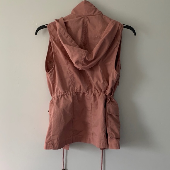 Cargo Vest - Picture 2 of 3